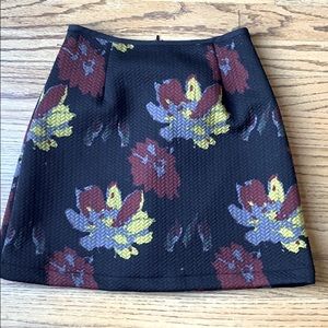 BLACK FLORAL ANTHROPOLOGIE MINI SKIRT - Small